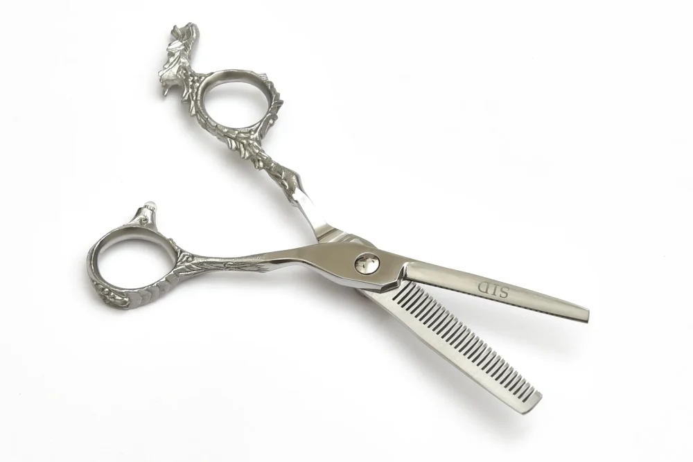 Dragon Handle Thinning Shears with Red Gem - Image 2
